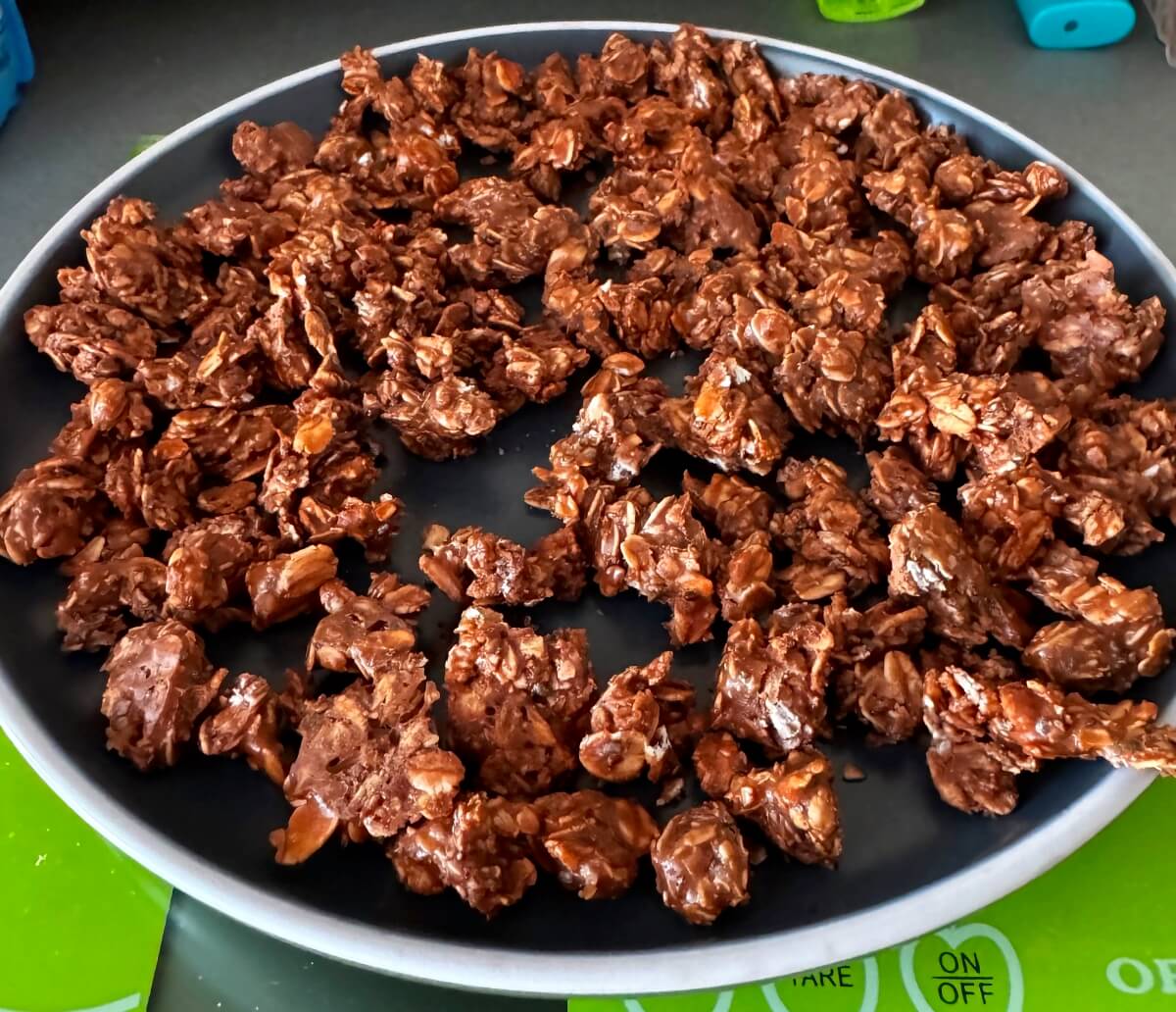 Air Fryer Chocolate Protein Granola (410 Cal)