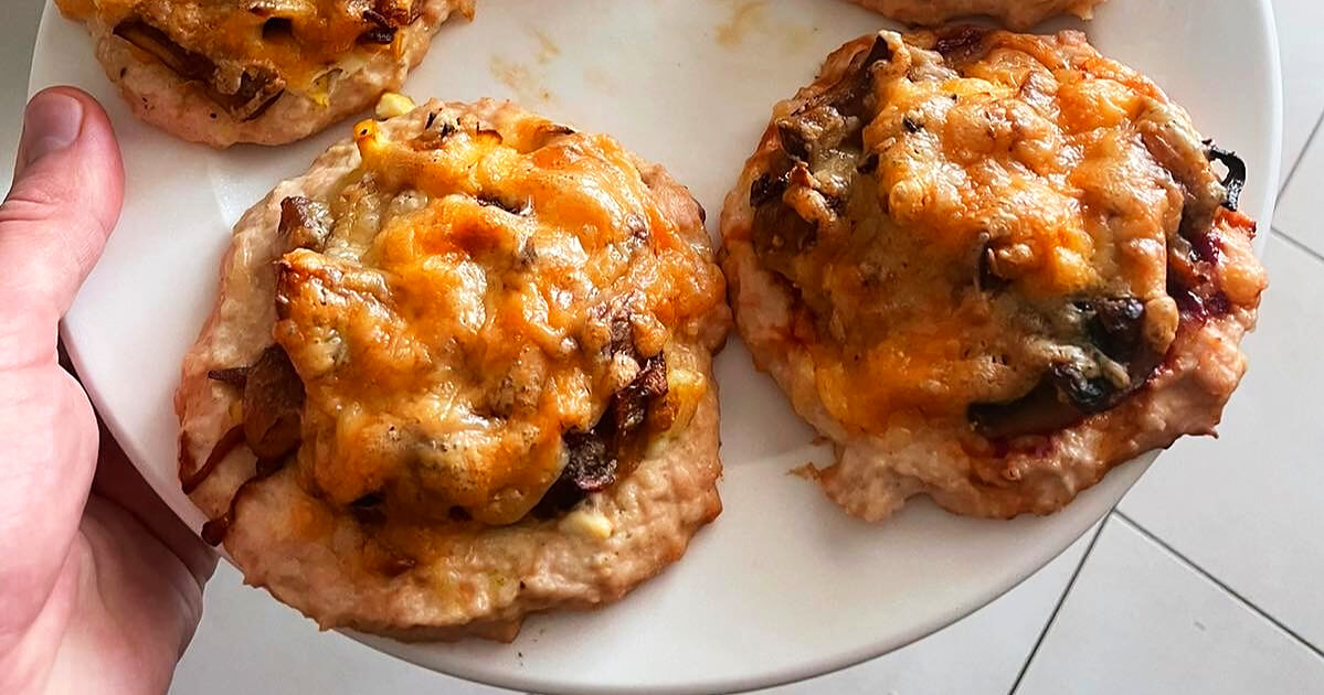 Cheesy Chicken Mince Nests with Mushrooms (293 Cal)