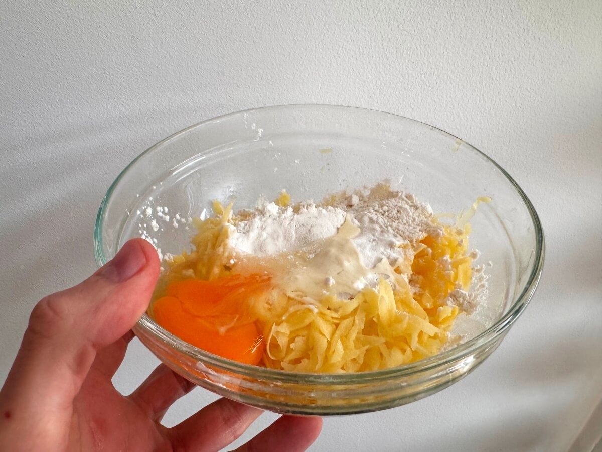 Crack in the egg
