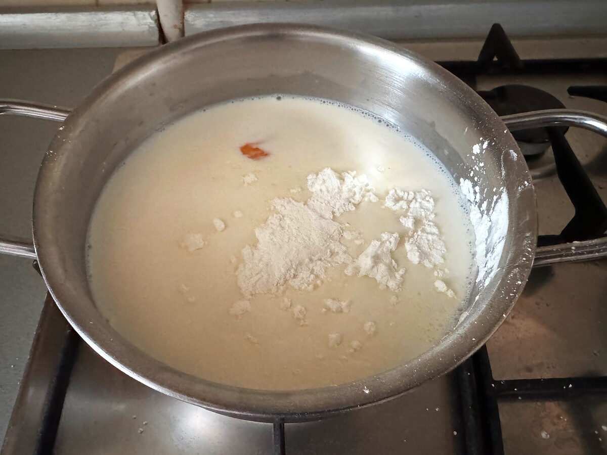 Add the cornstarch, sweetener and vanillin